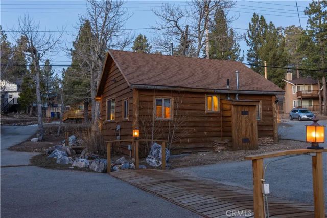 448 Edgemoor Road, Big Bear Lake, CA 92315