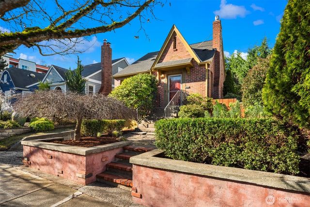 2301 42nd Avenue SW, Seattle, WA 98116