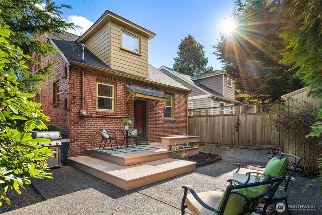 2301 42nd Avenue SW, Seattle, WA 98116
