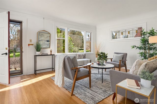 2301 42nd Avenue SW, Seattle, WA 98116