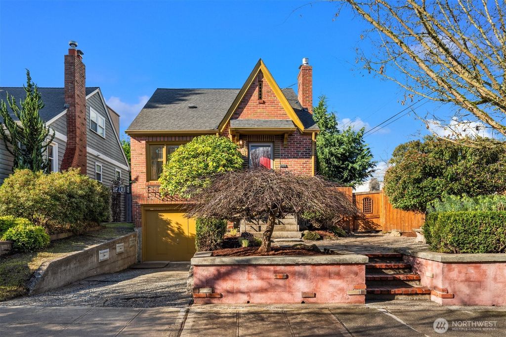 2301 42nd Avenue SW, Seattle, WA 98116