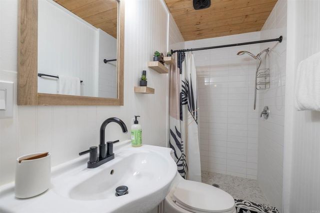 271 Leonard Ln, Sugarloaf, CA 92386