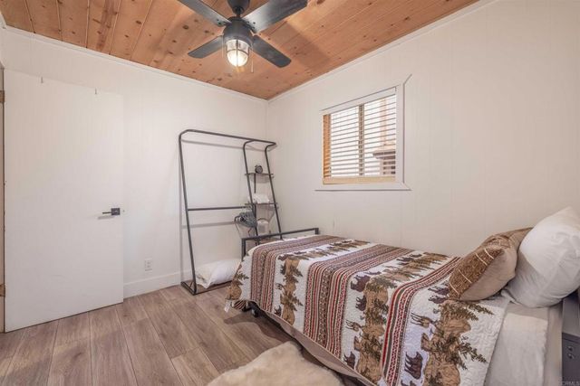 271 Leonard Ln, Sugarloaf, CA 92386