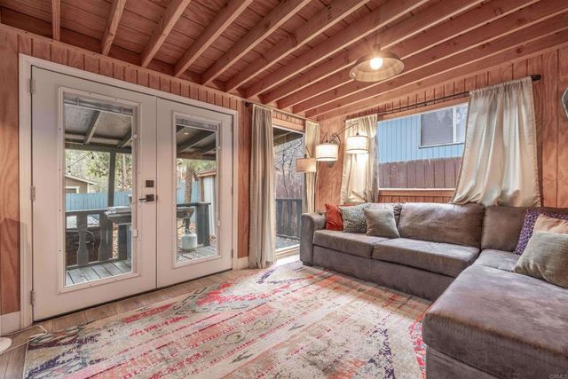 271 Leonard Ln, Sugarloaf, CA 92386