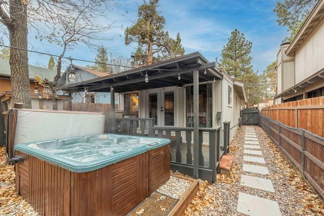 271 Leonard Ln, Sugarloaf, CA 92386