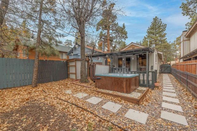 271 Leonard Ln, Sugarloaf, CA 92386