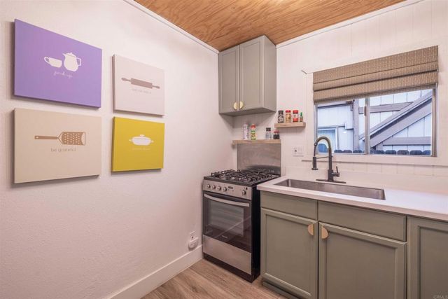 271 Leonard Ln, Sugarloaf, CA 92386