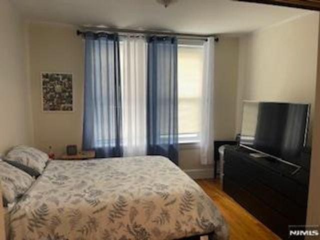 379 Undercliff Avenue 5, Edgewater, NJ 07020