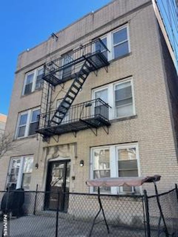 379 Undercliff Avenue 5, Edgewater, NJ 07020