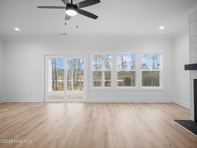 293 E Ivybridge Drive, Hubert, NC 28539