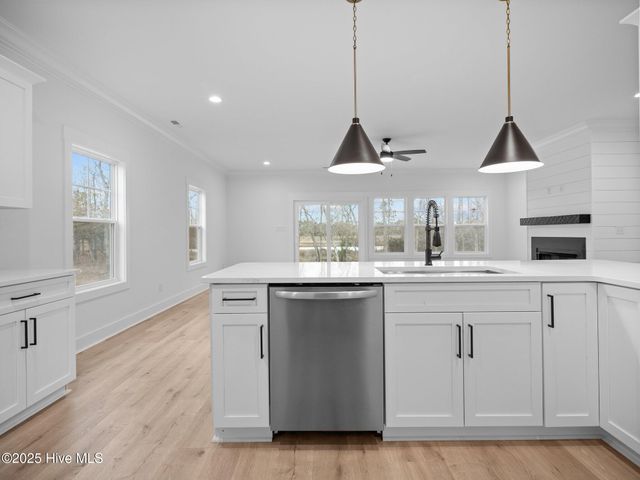 293 E Ivybridge Drive, Hubert, NC 28539