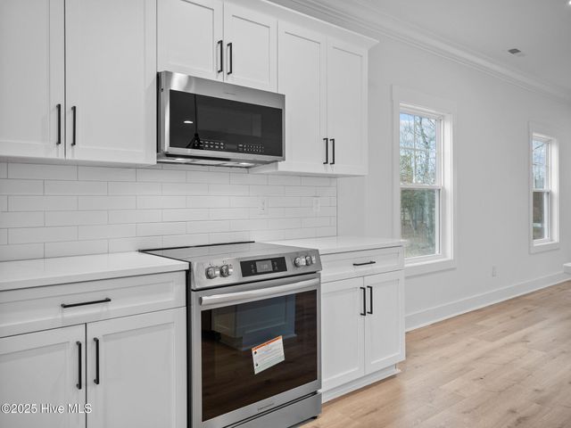 293 E Ivybridge Drive, Hubert, NC 28539