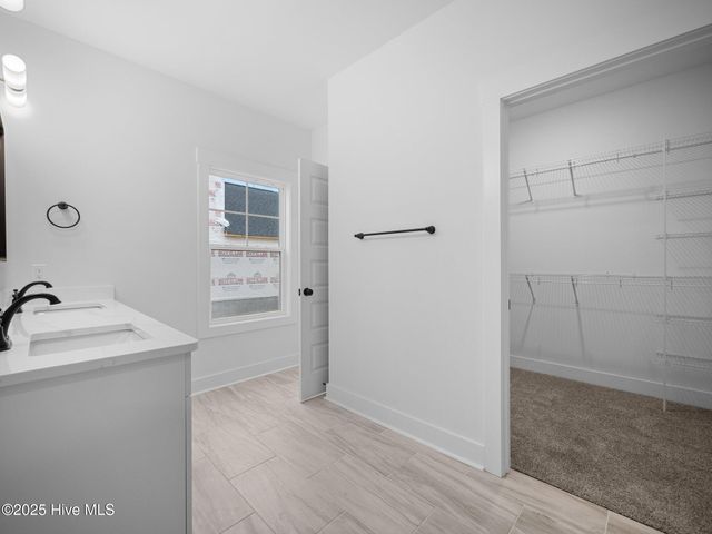 293 E Ivybridge Drive, Hubert, NC 28539
