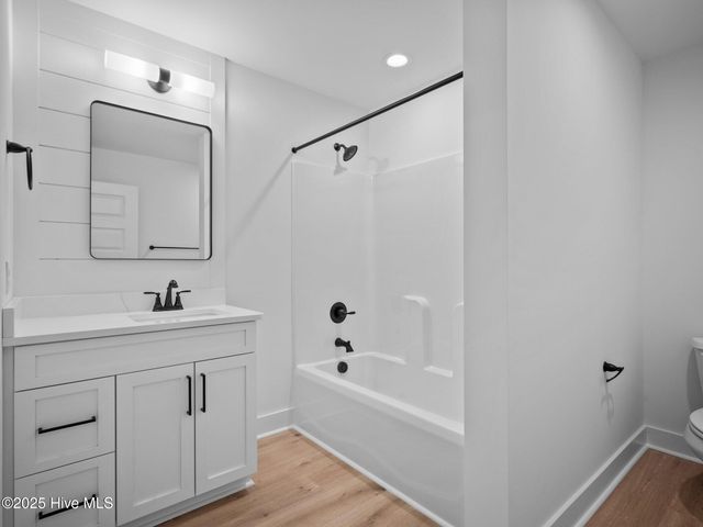 293 E Ivybridge Drive, Hubert, NC 28539