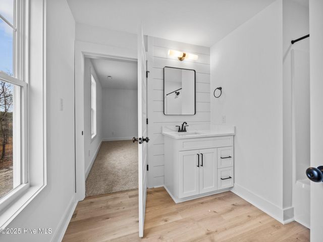 293 E Ivybridge Drive, Hubert, NC 28539
