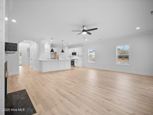 293 E Ivybridge Drive, Hubert, NC 28539