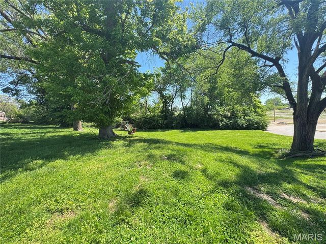 1015 Dardenne Street, St Charles, MO 63301
