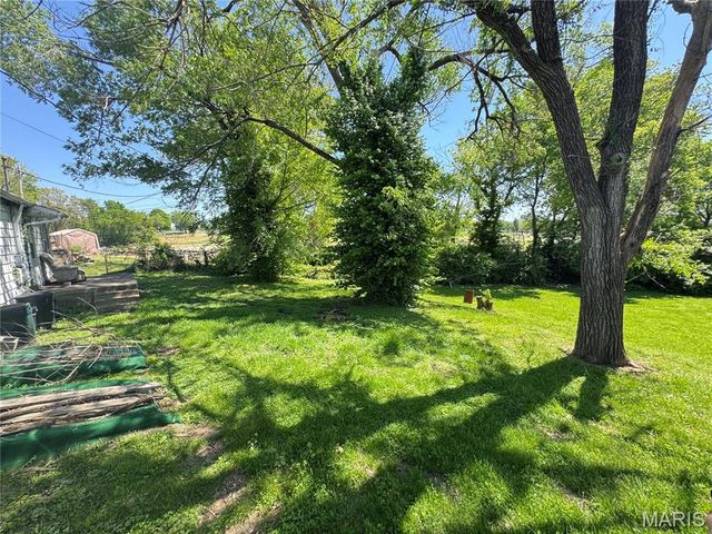 1015 Dardenne Street, St Charles, MO 63301