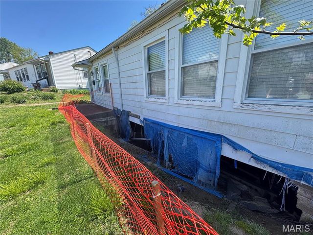 1015 Dardenne Street, St Charles, MO 63301