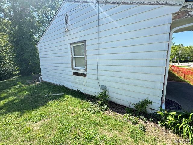 1015 Dardenne Street, St Charles, MO 63301
