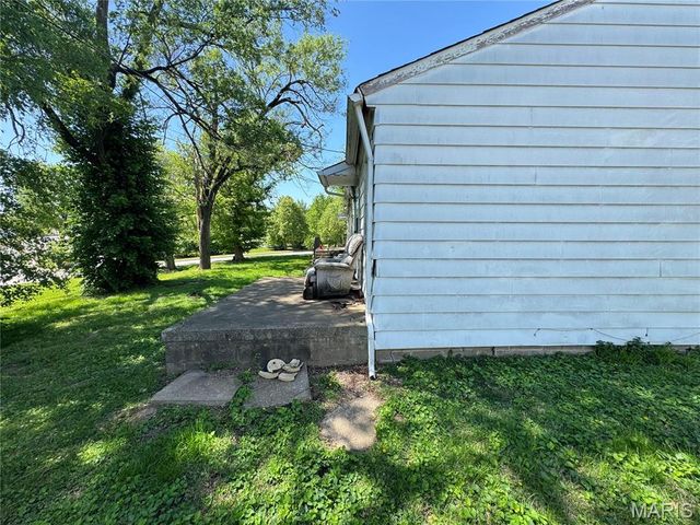 1015 Dardenne Street, St Charles, MO 63301