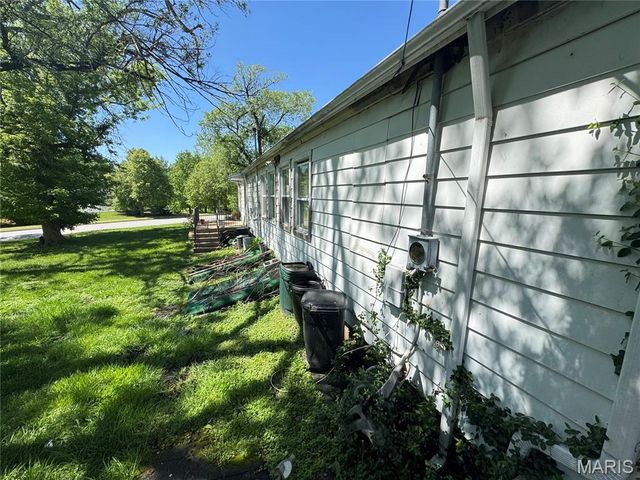 1015 Dardenne Street, St Charles, MO 63301