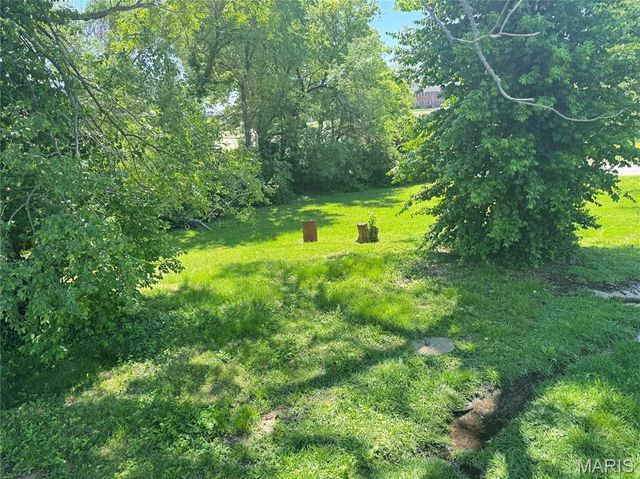 1015 Dardenne Street, St Charles, MO 63301