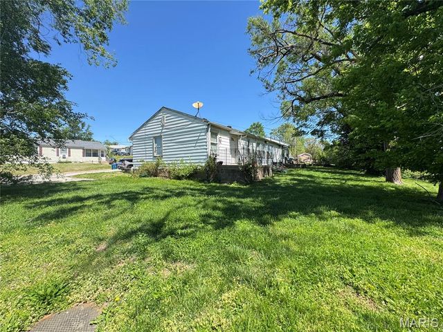 1015 Dardenne Street, St Charles, MO 63301