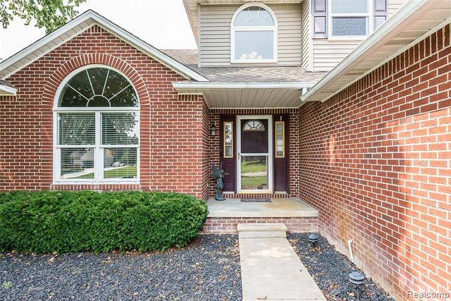 2116 Ore Creek Lane, Brighton, MI 48114