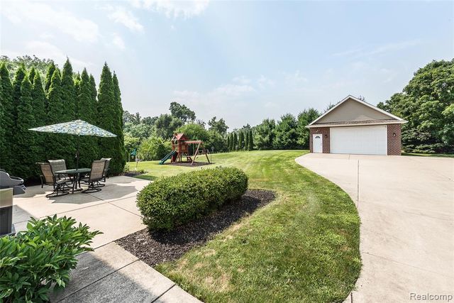 2116 Ore Creek Lane, Brighton, MI 48114