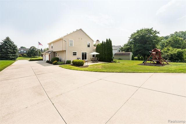 2116 Ore Creek Lane, Brighton, MI 48114