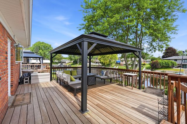 1888 Squaw Lagoon Drive, Oxford, MI 48371