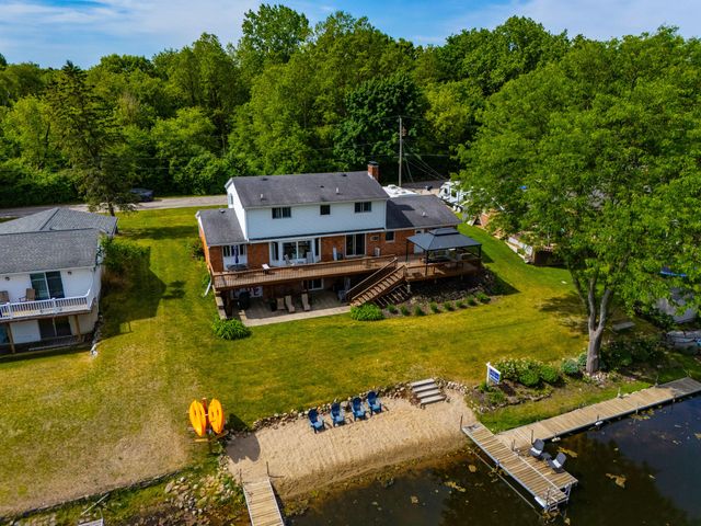 1888 Squaw Lagoon Drive, Oxford, MI 48371