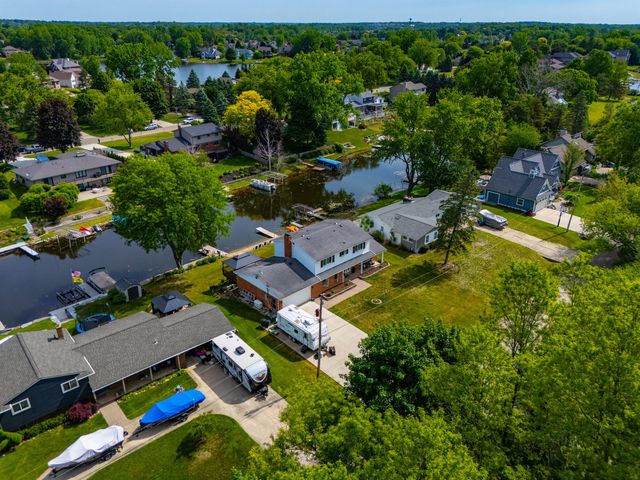 1888 Squaw Lagoon Drive, Oxford, MI 48371