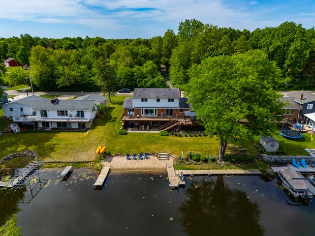1888 Squaw Lagoon Drive, Oxford, MI 48371