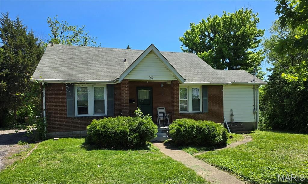 840 N Florissant Road, Ferguson, MO 63135