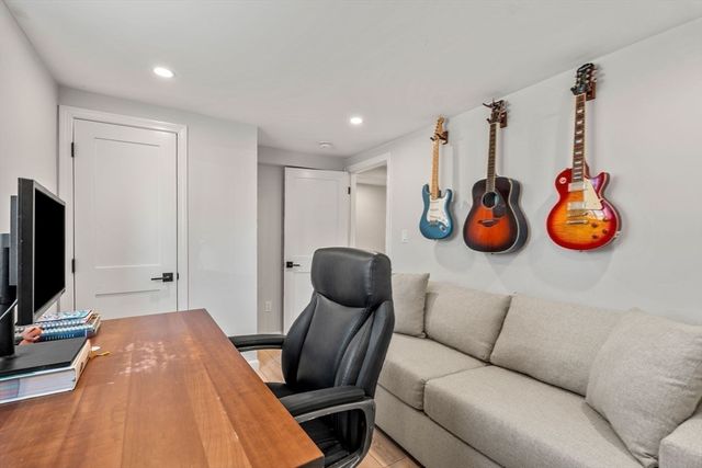 22 Shelton Rd, Swampscott, MA 01907