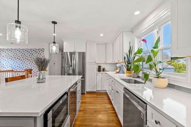 22 Shelton Rd, Swampscott, MA 01907