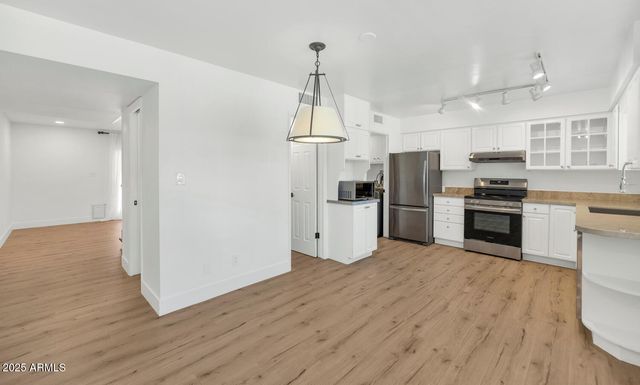 4027 E CAMPBELL Avenue, Phoenix, AZ 85018