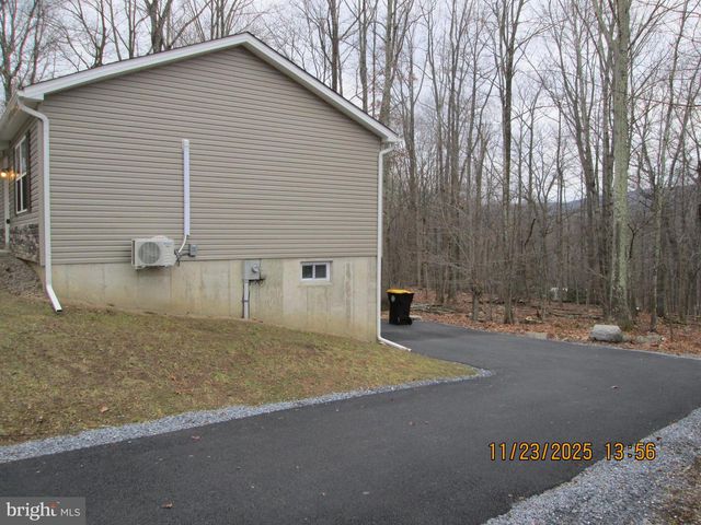 380 GALLERY LN, Mount Bethel, PA 18343