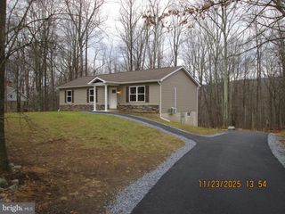 380 GALLERY LN, Mount Bethel, PA 18343