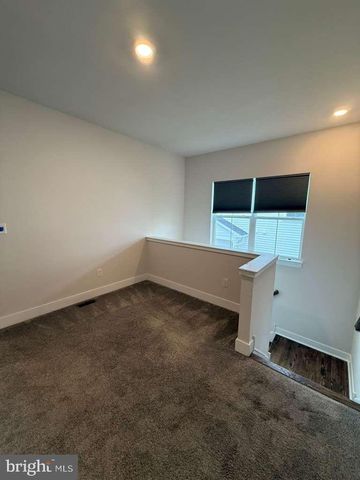 704 PEONY LN, Spring City, PA 19475