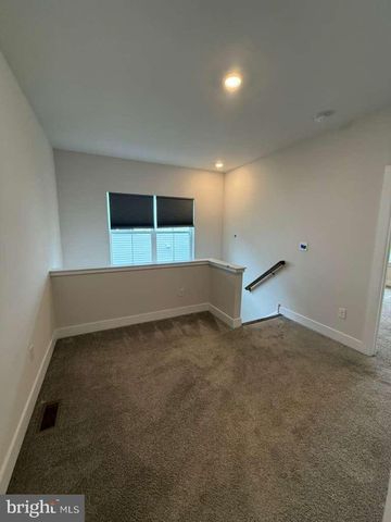 704 PEONY LN, Spring City, PA 19475