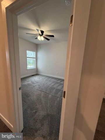 704 PEONY LN, Spring City, PA 19475