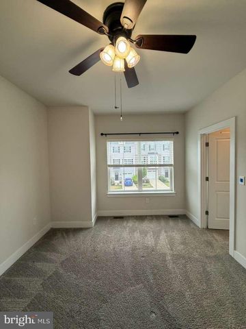 704 PEONY LN, Spring City, PA 19475