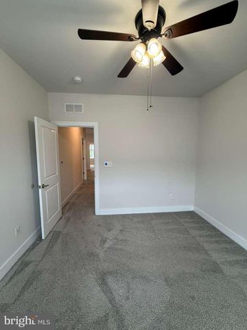 704 PEONY LN, Spring City, PA 19475