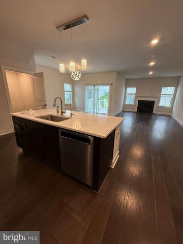 704 PEONY LN, Spring City, PA 19475