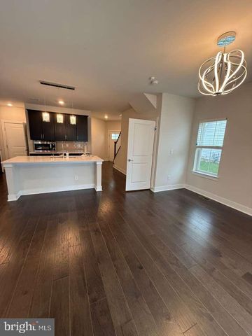 704 PEONY LN, Spring City, PA 19475