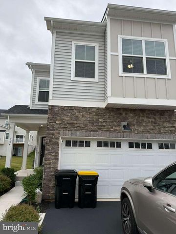 704 PEONY LN, Spring City, PA 19475