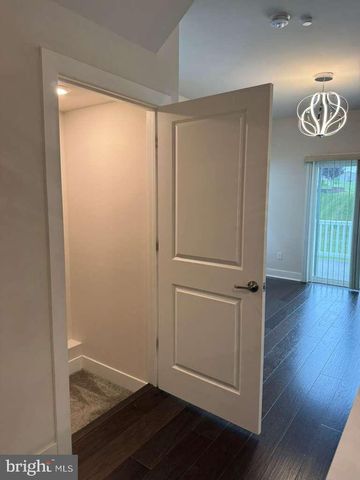 704 PEONY LN, Spring City, PA 19475